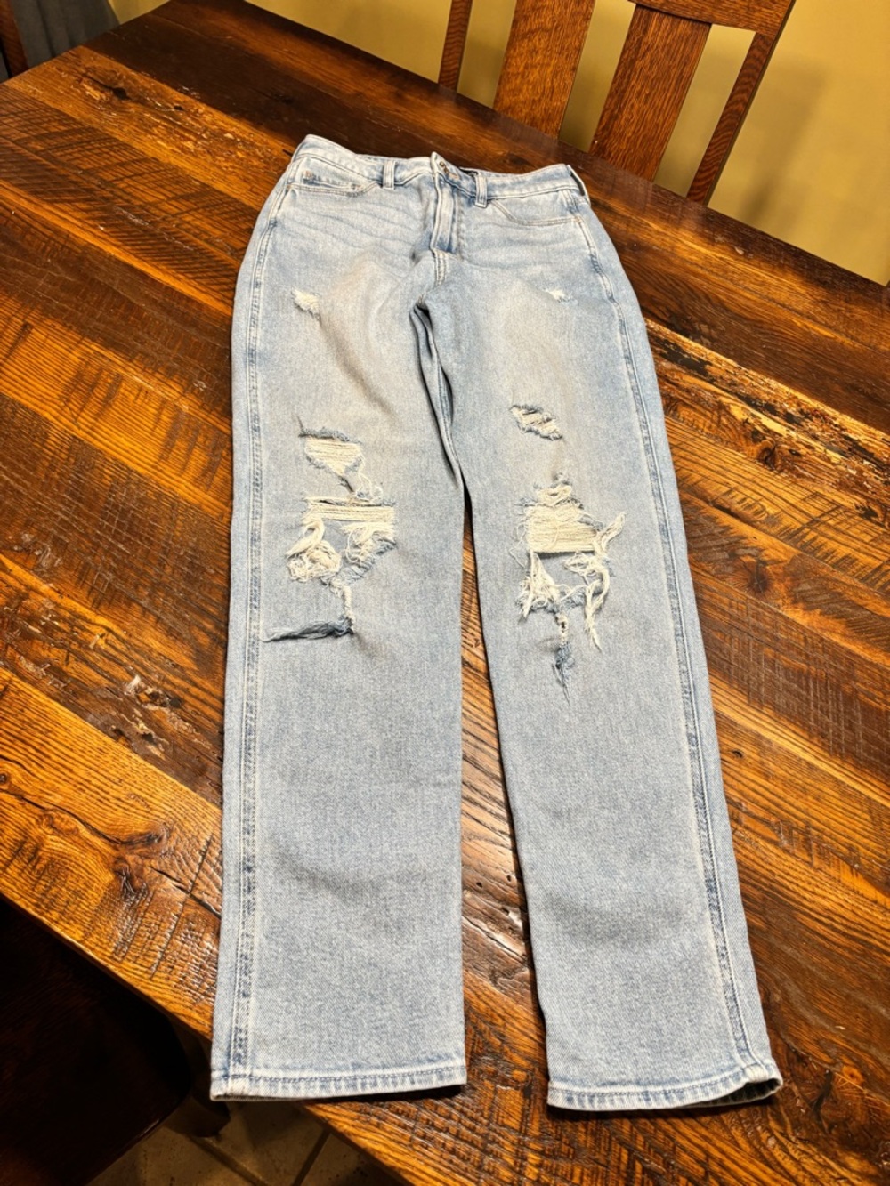 1R/OR-25R-Hollister Ultra High-Rise Mom Jean - vintage stretch. Like new